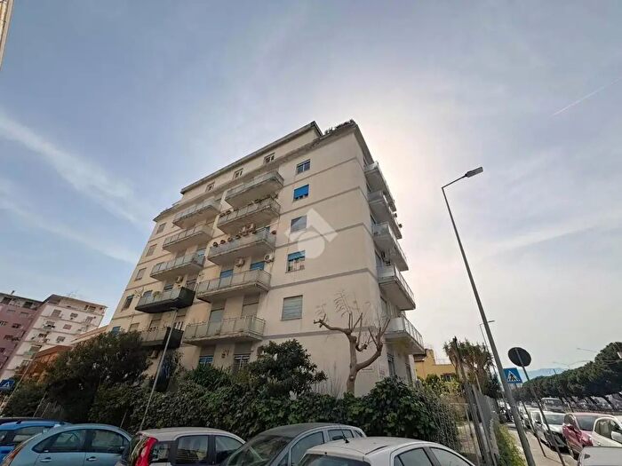 Appartamento con 5 locali in vendita in Viale della Regione Siciliana Nord Ovest, Palermo