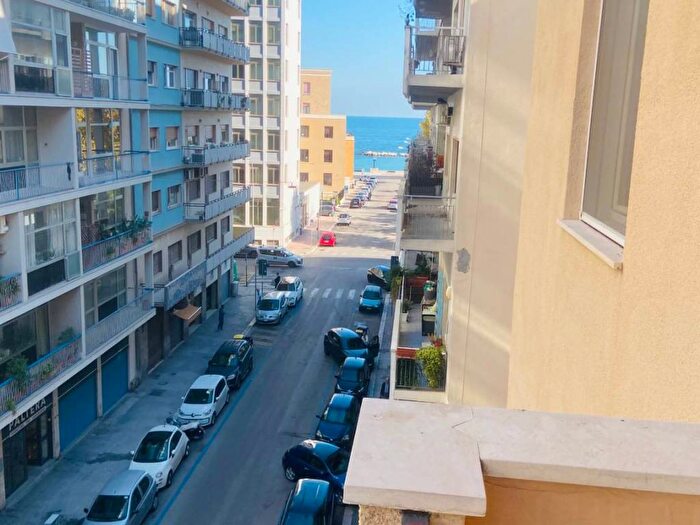 Appartamento quadrilocale in affitto in Via Giacomo Matteotti, Umbertina Madonnella, Bari