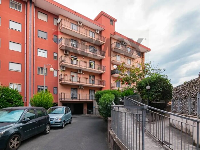 Appartamento con 5 locali in vendita in Viale Benedetto Croce, Catania