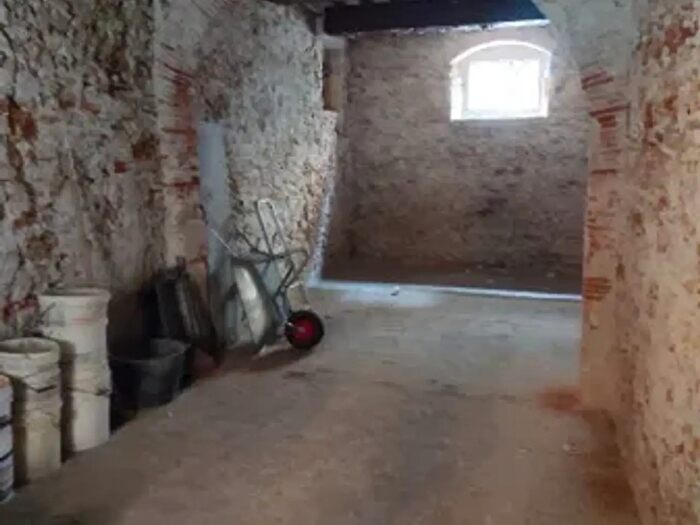 Appartamento quadrilocale in vendita in Via De Larderel, Livorno