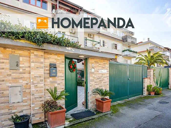 Casa con 6 locali in vendita in Via Adda, Marano Di Napoli