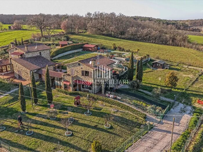 Appartamento con 5 locali in vendita in Località Croce, Castiglione Del Lago