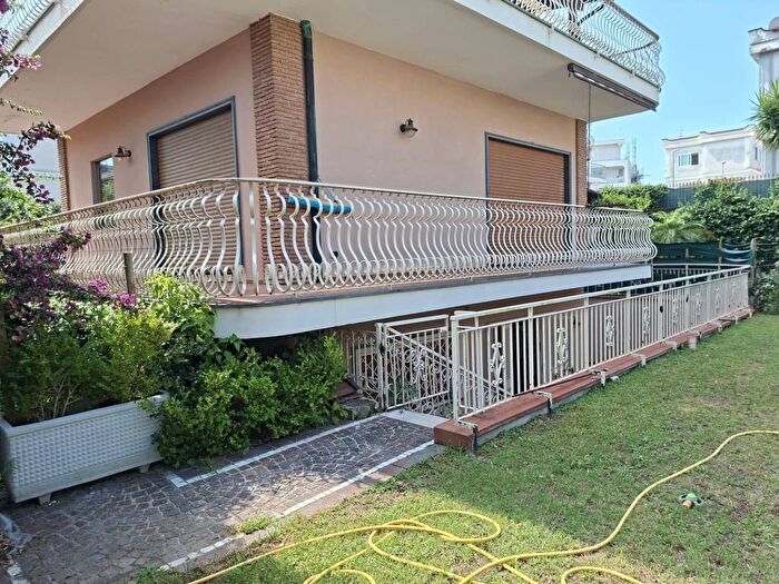 Casa quadrilocale in affitto in Contrada La Schiana, Località la Schiana Damiani, Pozzuoli