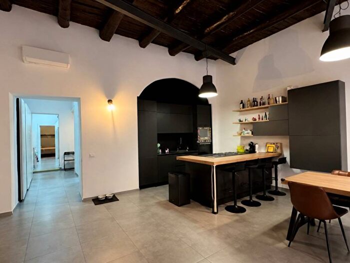 Appartamento trilocale in affitto in Via Chiaia, Monte di Dio, Napoli