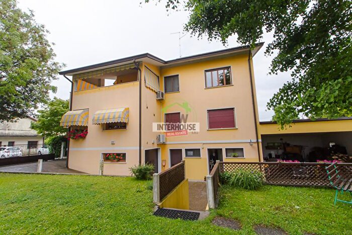 Appartamento con 7 locali in vendita in Via Udine Cordenons, Cordenons