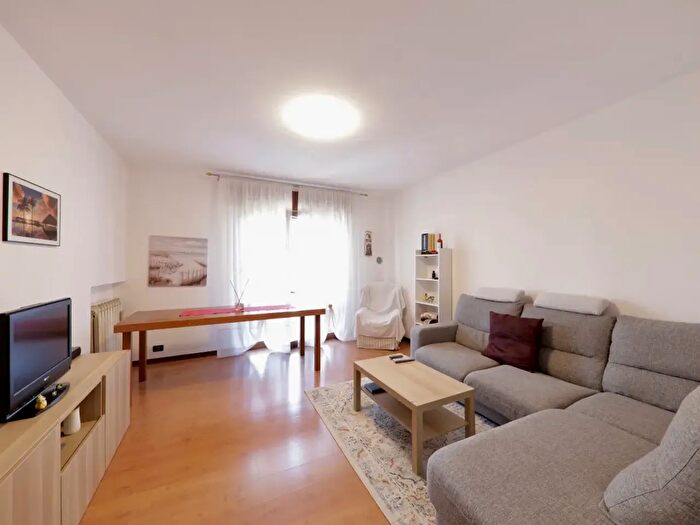 Appartamento quadrilocale in vendita in Via Francesco Petrarca, Santa Caterina d'Este