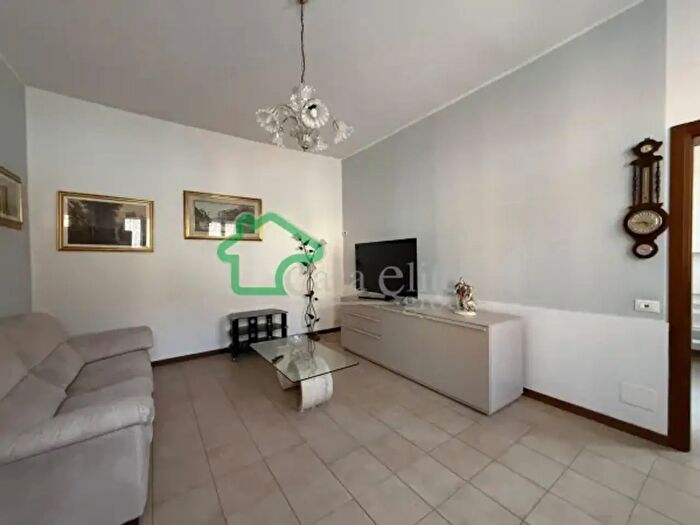 Appartamento quadrilocale in vendita in Via Novembre, Ossago Lodigiano