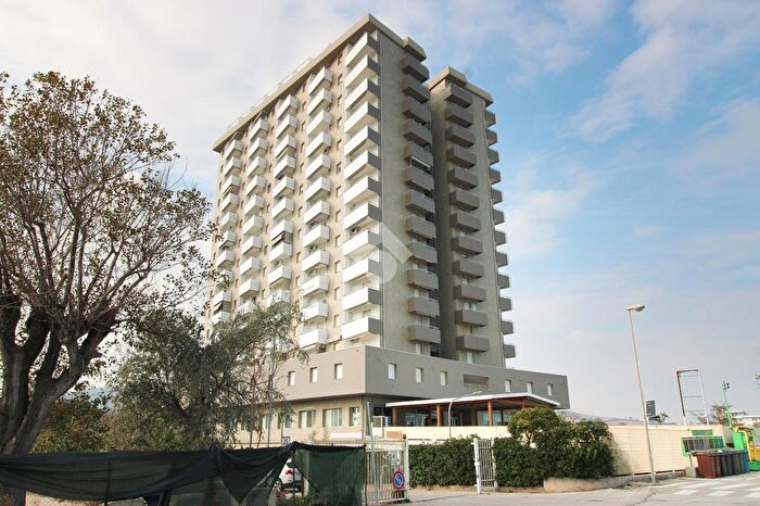 Appartamento trilocale in vendita in Lungomare Antonio Gramsci, Porto San Giorgio