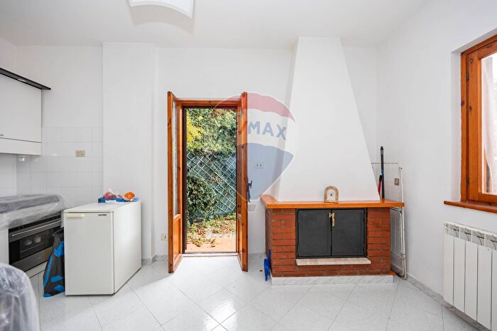 Appartamento bilocale in vendita in Via Ariccia, Rocca Di Papa