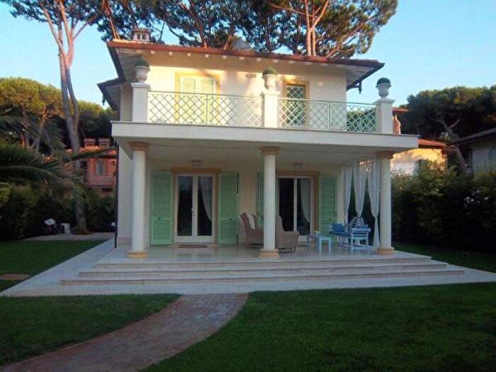 Casa con 6 locali in affitto in Forte Dei Marmi