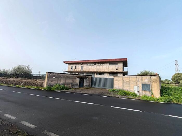 Casa con 5 locali in vendita in Paterno, Paterno