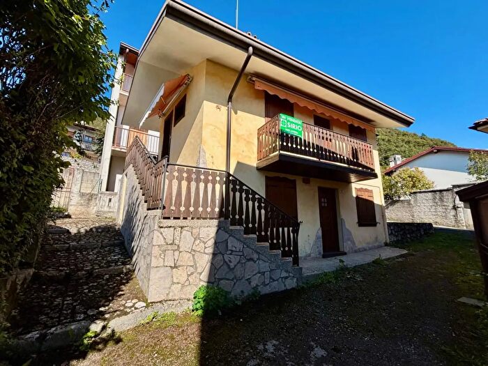 Casa trilocale in vendita in Via IV Novembre, Vito D'Asio