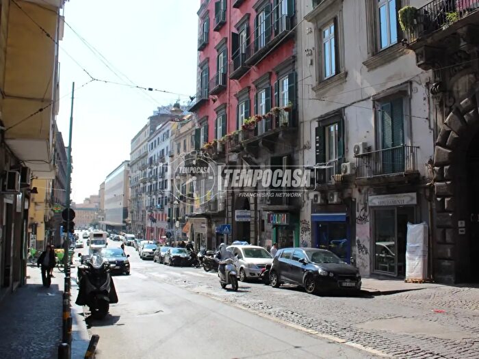 Appartamento con 5 locali in vendita in Napoli