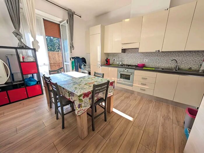 Appartamento trilocale in vendita in Via Giuseppe Saverio Mercadante, Monza