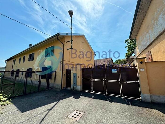 Casa quadrilocale in vendita in Casalino