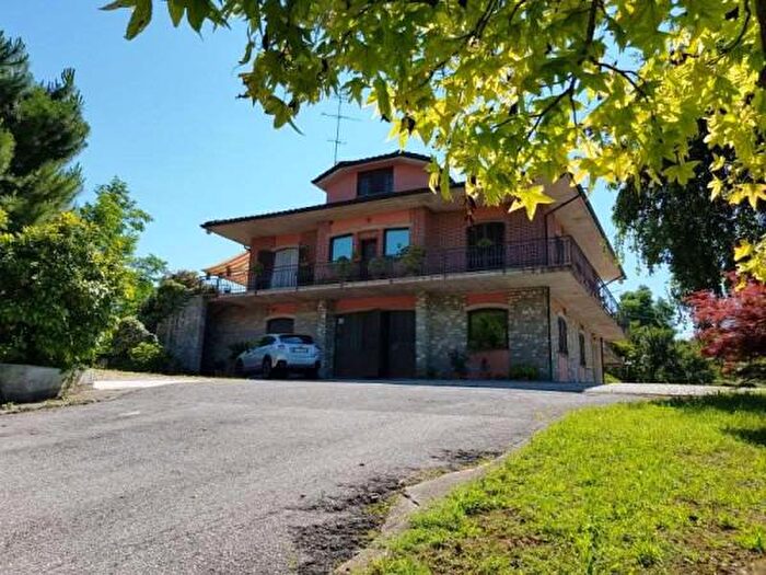 Casa con 6 locali in vendita in Lesegno