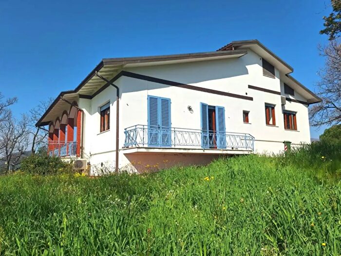 Casa con 10 locali in vendita in Capannori