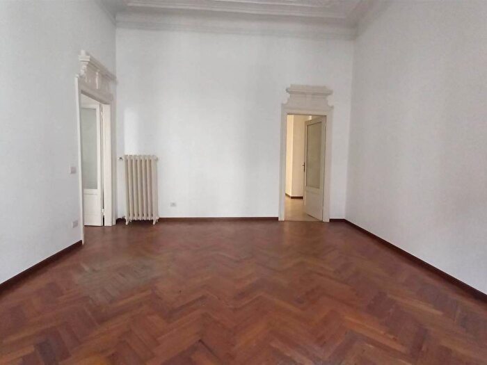 Appartamento quadrilocale in affitto in Via Spartaco, Montenero, Milano