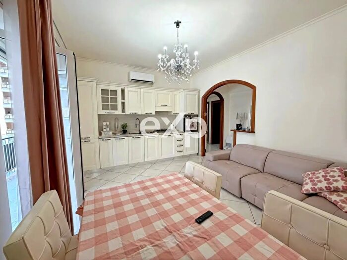 Appartamento trilocale in vendita in Via Fontana Liri, Roma