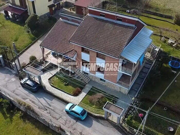 Appartamento quadrilocale in vendita in Via Borgonuovo, Val Della Torre