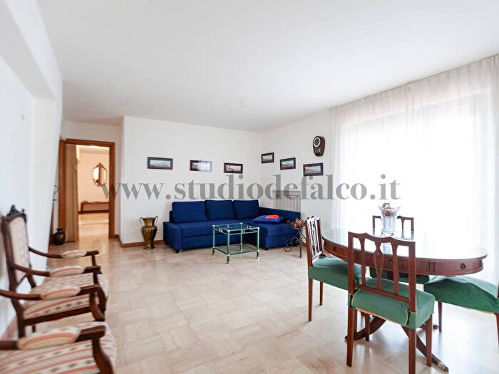 Casa quadrilocale in affitto in Via Bernardo Cavallino, Zona Ospedaliera, Napoli