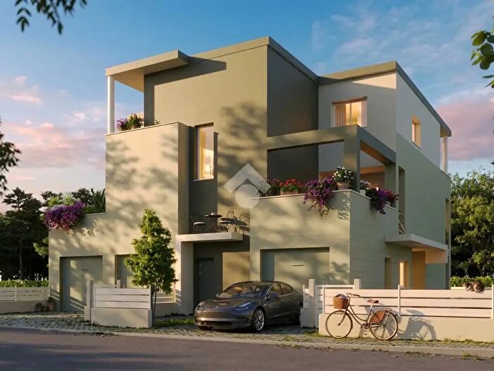 Casa con 5 locali in vendita in Via Val dEnza, SantIlario DEnza