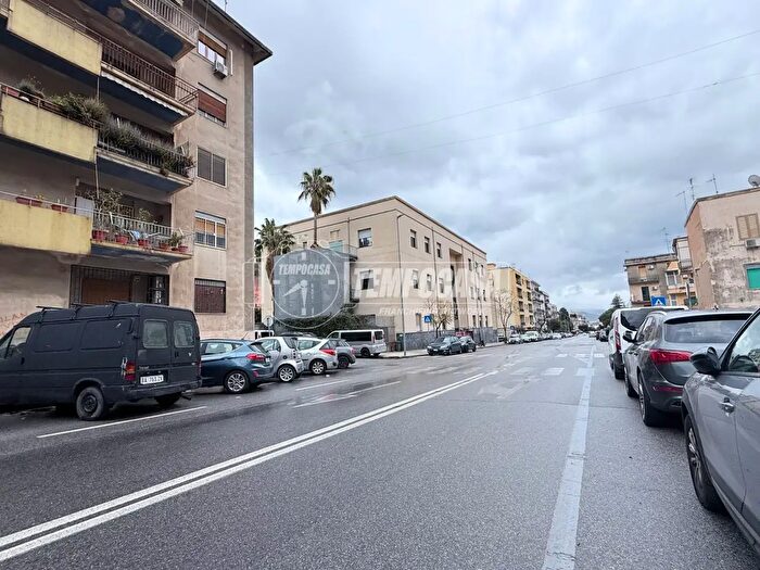 Appartamento trilocale in vendita in Largo Cortona, Messina