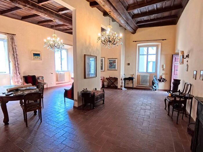 Appartamento con 5 locali in affitto in Via Romanelli, Sacrario Piazza della Rocca, Viterbo