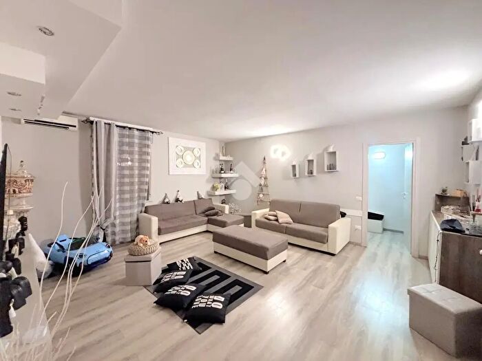 Appartamento con 5 locali in vendita in Via Barzano, Montemurlo