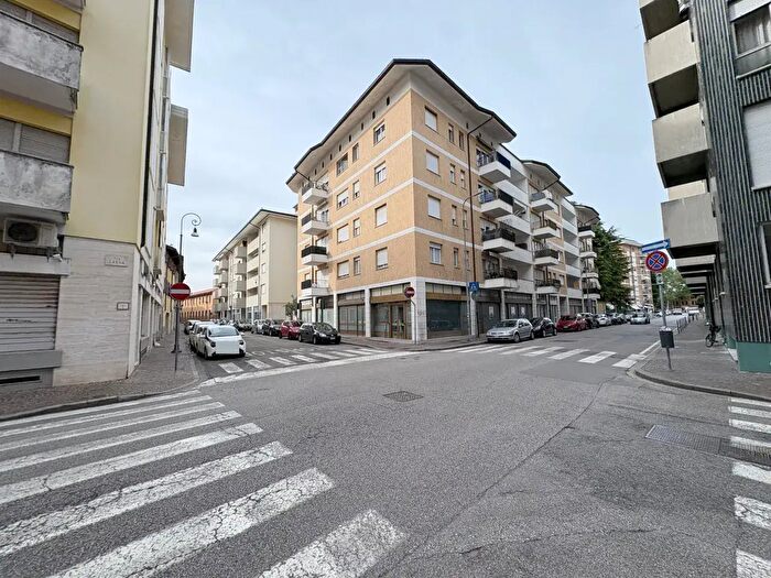 Appartamento trilocale in vendita in Via Alfieri, Udine
