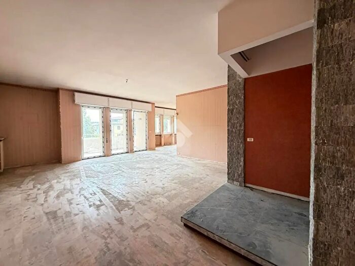 Appartamento con 6 locali in vendita in Desenzano Del Garda