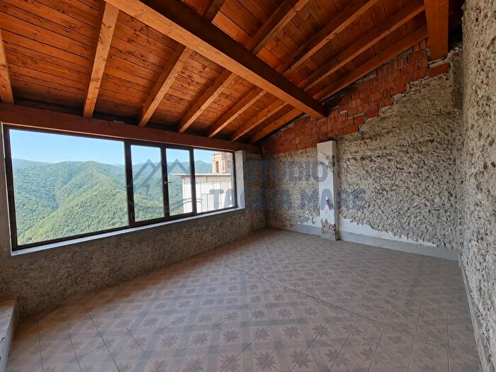 Casa quadrilocale in vendita in Via Roma, Molini Di Triora