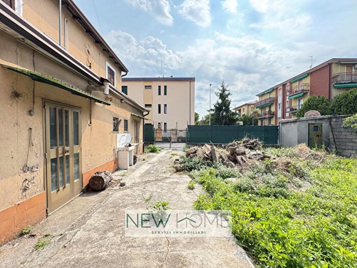 Case in Vendita e in Affitto - 2