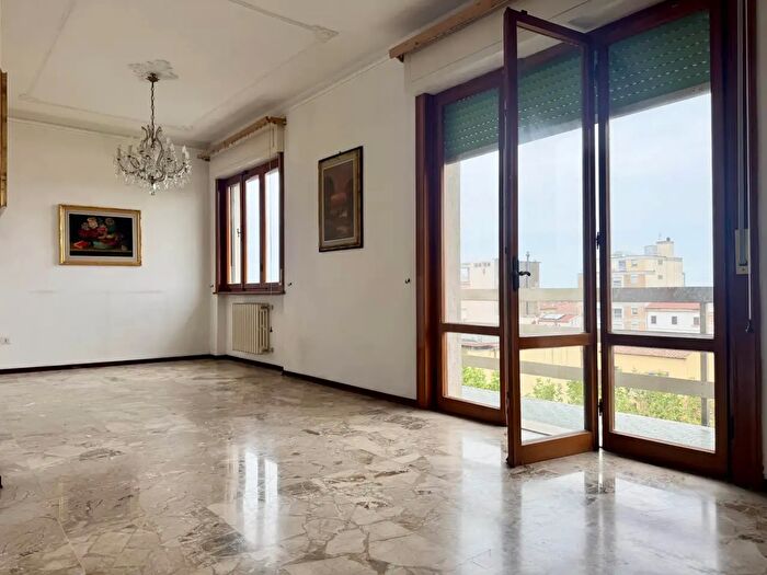 Appartamento con 8 locali in vendita in Cecina