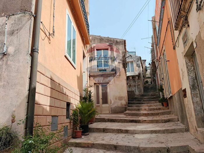 Casa con 5 locali in vendita in Via Collegio Vecchio, Chiaramonte Gulfi