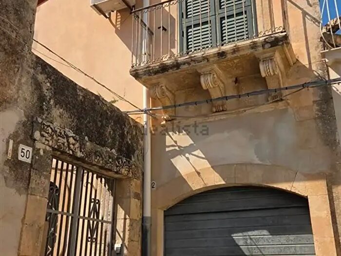 Appartamento con 8 locali in vendita in Noto