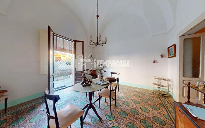 Casa trilocale in vendita in Via Lizzanello, Cavallino