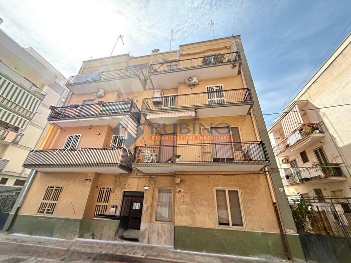 Appartamento trilocale in vendita in Via Leoncavallo, Trani
