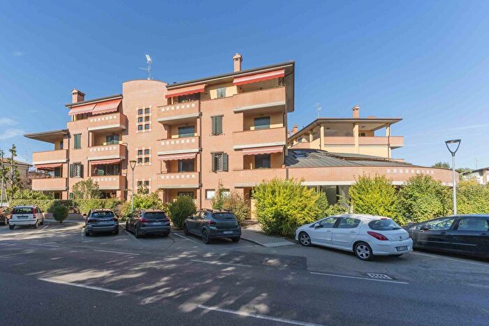 Appartamento con 5 locali in vendita in Via Vinicio Pescerelli, San Pietro In Casale