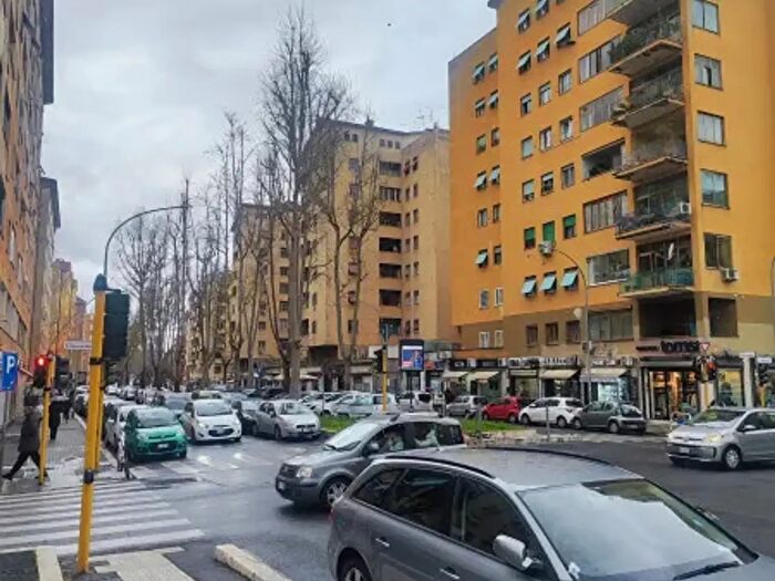 Appartamento quadrilocale in vendita in Via Calpurnio Fiamma, Roma