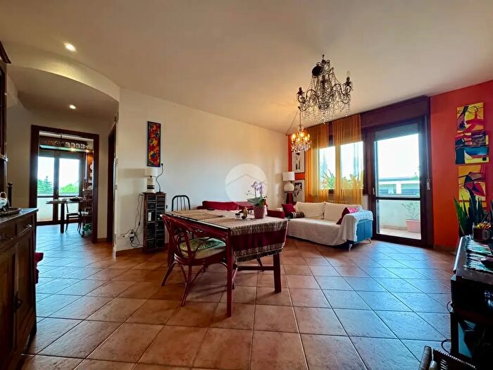 Appartamento trilocale in vendita in Via Traversetolo, Parma