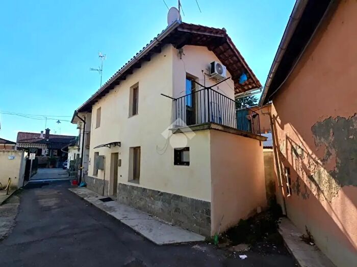 Casa trilocale in vendita in Vicolo Balla, Novara