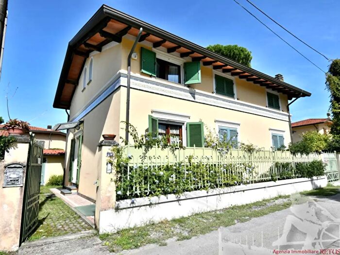 Casa con 6 locali in affitto in Pietrasanta