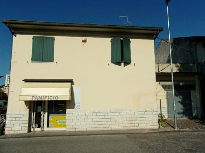 Casa con 6 locali in vendita in Via Cella, Ravenna