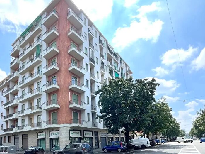 Appartamento trilocale in vendita in Via Borgaro, Torino