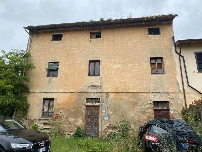 Casa con 12 locali in vendita in Via II Giugno a Certaldo Firenze, Certaldo