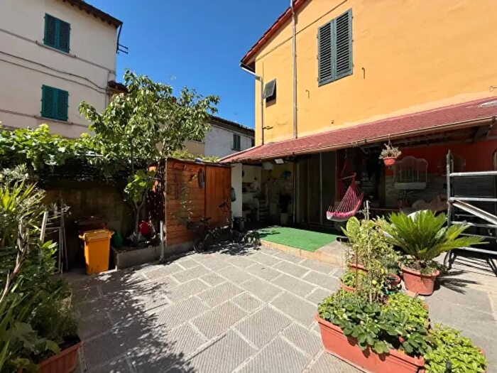 Casa trilocale in vendita in Via Livornese, Lastra A Signa