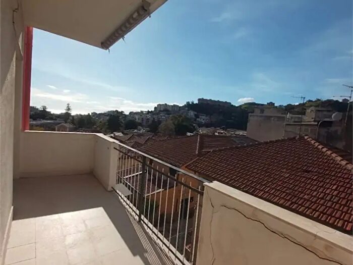 Appartamento con 5 locali in vendita in Viale Italia, Messina