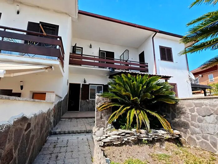 Casa quadrilocale in vendita in Via delle Alghe, Roma