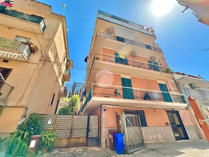 Appartamento trilocale in vendita in Via Solfatara, Pozzuoli